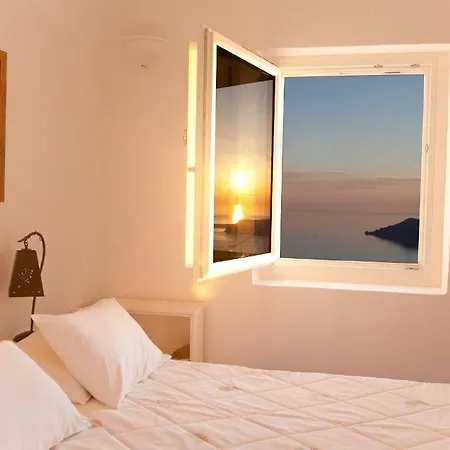 Whitedeck Santorini Hotel 3*